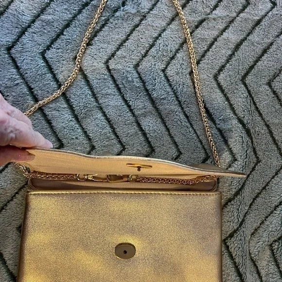 GOLD CLUTCH 6“ x 9“ x .05“ - Picture 7 of 11